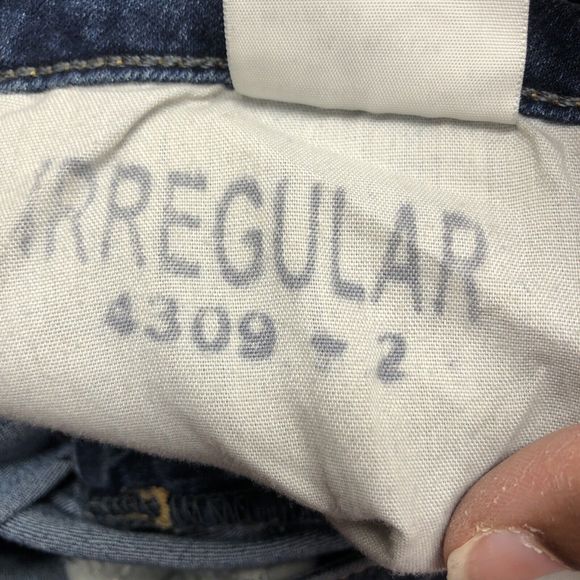 Signature Levi Strauss Womens Denim Jeans Modern Straight Size 10L Irregular - Picture 15 of 16